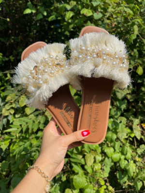 Las Sandalias Abiertas de Verano Código 002 de NinoShoes combinan diseño moderno, frescura y máxima comodidad para acompañarte en los días más cálidos del año. Su estructura ligera y abierta permite mayor ventilación, ayudando a mantener tus pies frescos y cómodos durante todo el día.