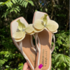 Las Sandalias de Verano Ninoshoes V002 están diseñadas para acompañarte durante los días más cálidos con comodidad, frescura y estilo. Su diseño abierto permite que tus pies respiren naturalmente, convirtiéndolas en una opción perfecta para disfrutar del verano sin perder elegancia.